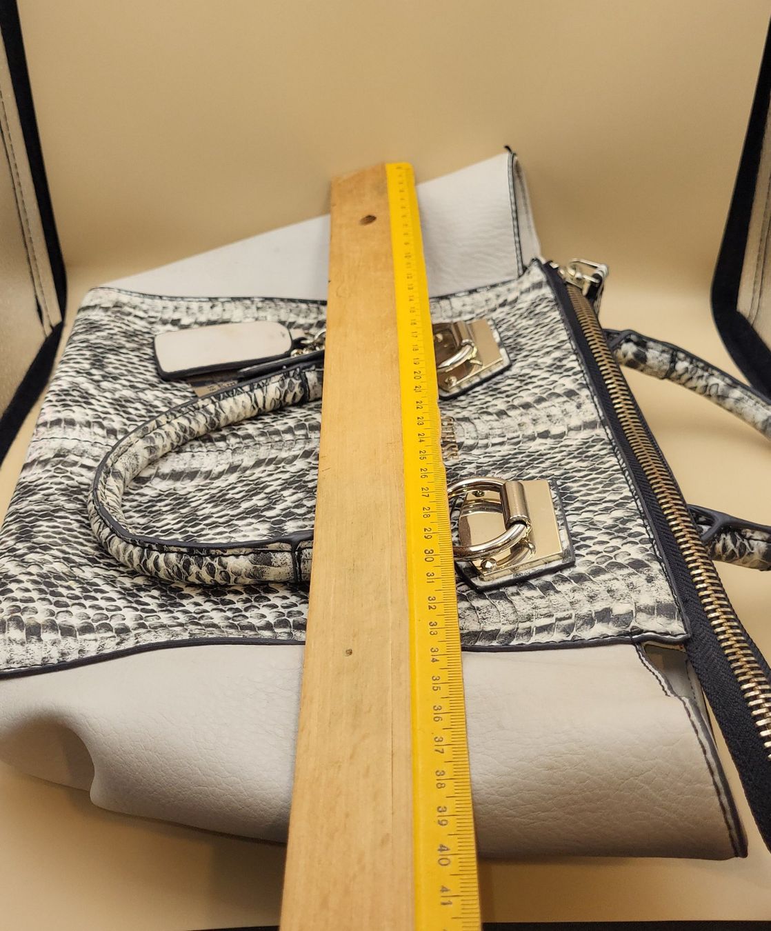 Guess Borse da donna: GUESS Handtasche – Usato da Wald ZH venduto da SwissPawnshop 4