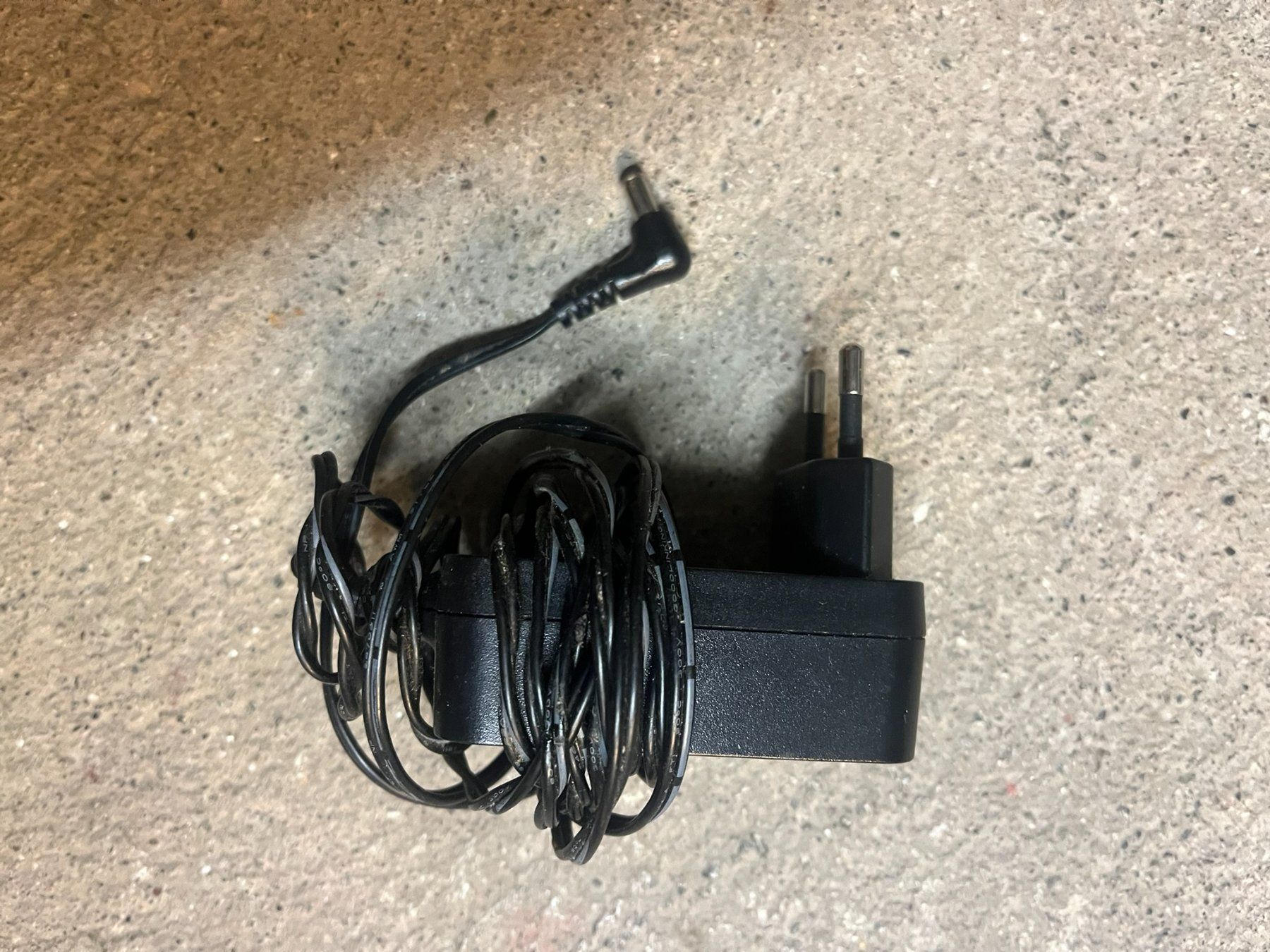 Caricabatterie: NetBit AD-Adapter, Model NBS12B120100VNE – Usato da Zürich venduto da tomgreenius