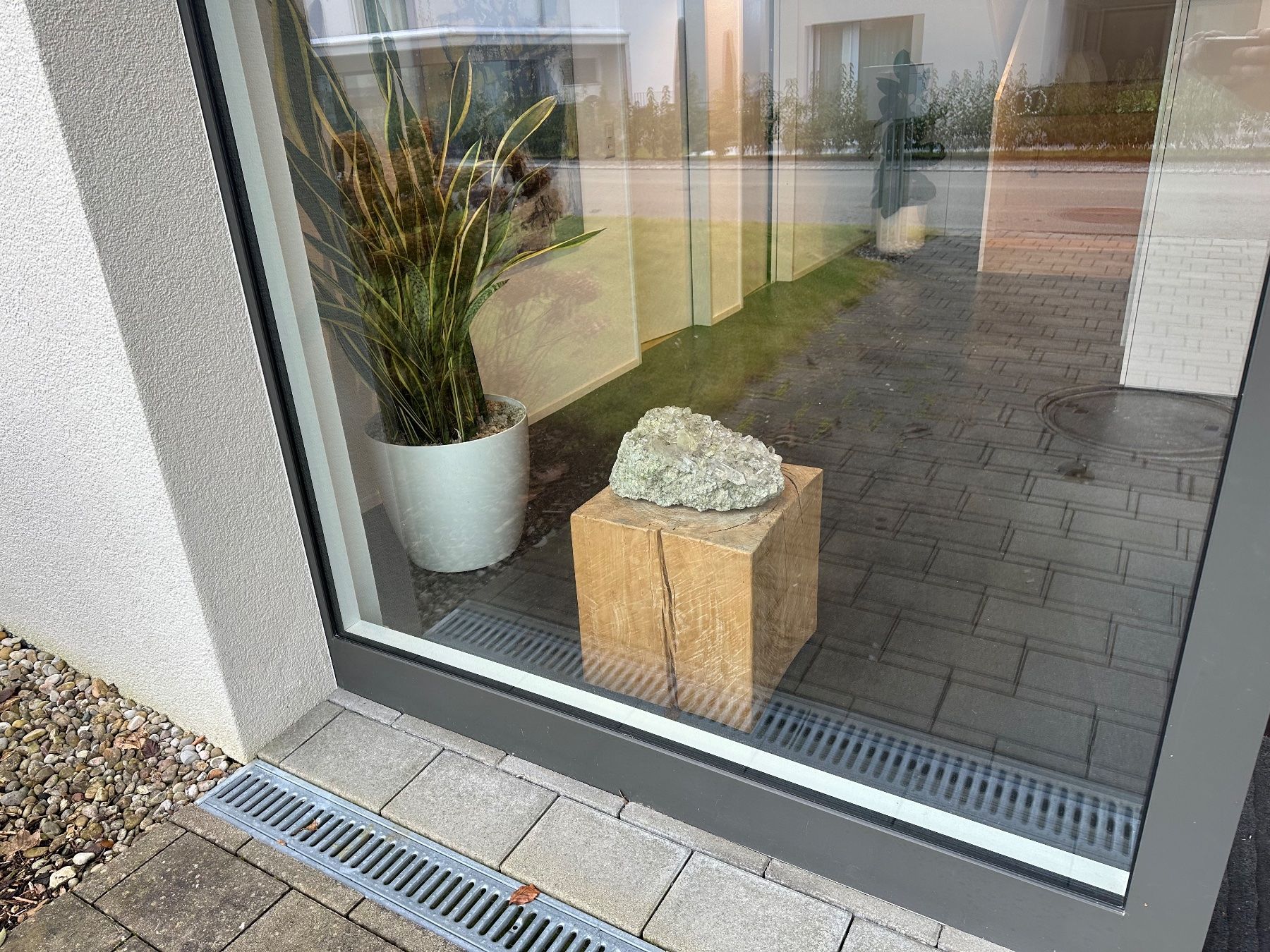 Minerali & Pietre curative: Bergkristall mit Adular 42 x 30 cm Furka – Usato da Oberuzwil venduto da Crystall0 8