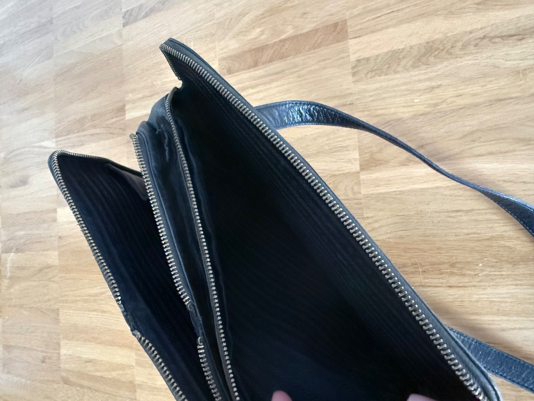 Prada Borse: Prada Vintage 90er Leder Handtasche schwarz – Usato da Riehen venduto da Verkaufen21 5