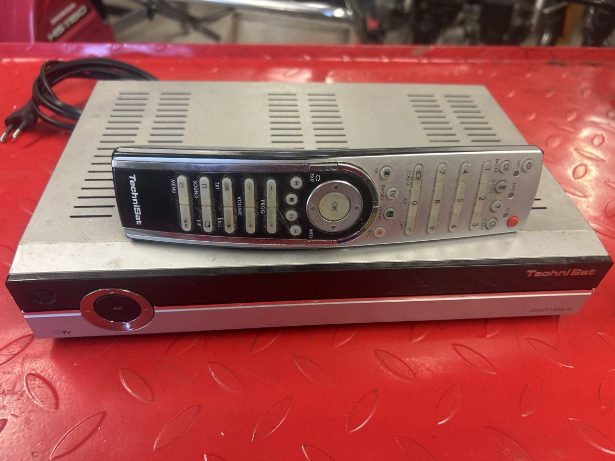 Technisat Récepteurs: Sat-Receiver TechniSat Digit HD8-S – D'occasion à Guttet-Feschel par Swissdarter