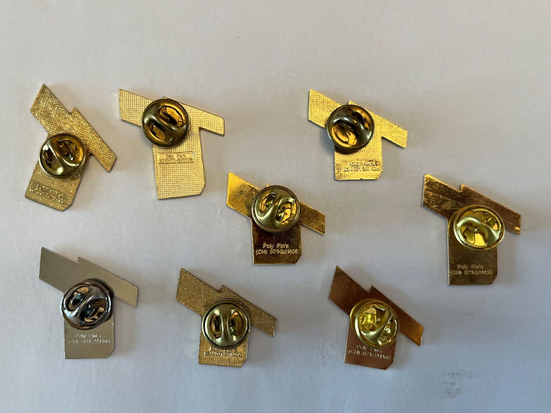 Plaketten & Abzeichen: 8 Läkerol Pins – Gebraucht aus Zürich von Gurkis 3