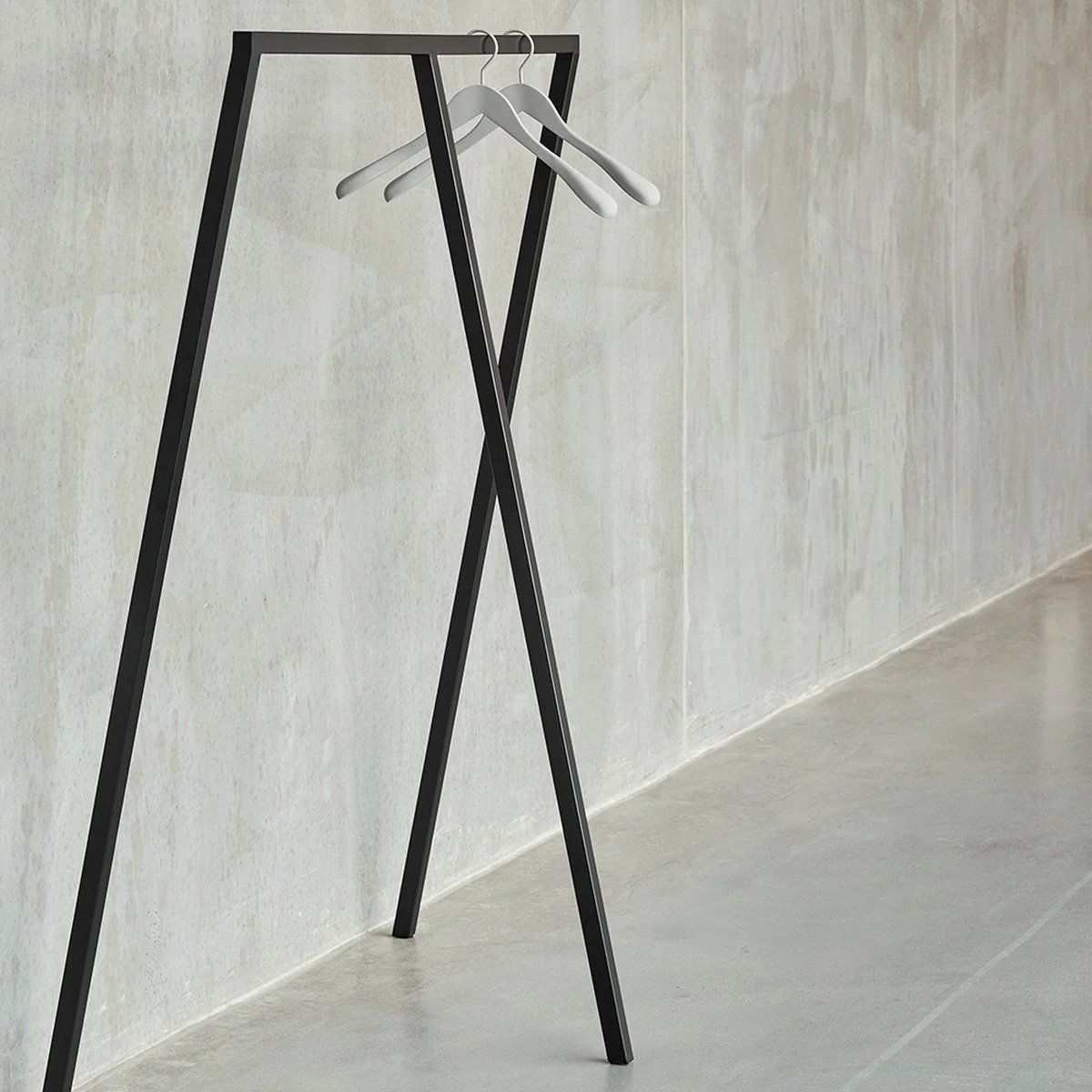 Hay Porte manteau: HAY Loop Stand Wardrobe Kleiderständer – Schwarz – D'occasion à Allschwil par Victoria_Elisa 2