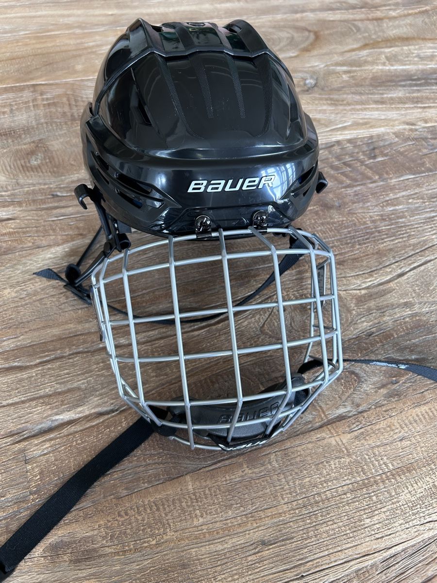 Bauer Casques: Bauer Eishockeyhelm 52 - 57 cm – D'occasion à Uerikon par balnico 1