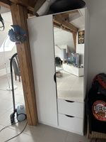 Kleiderschrank mit Spiegel und Schubladen guter Zustan
