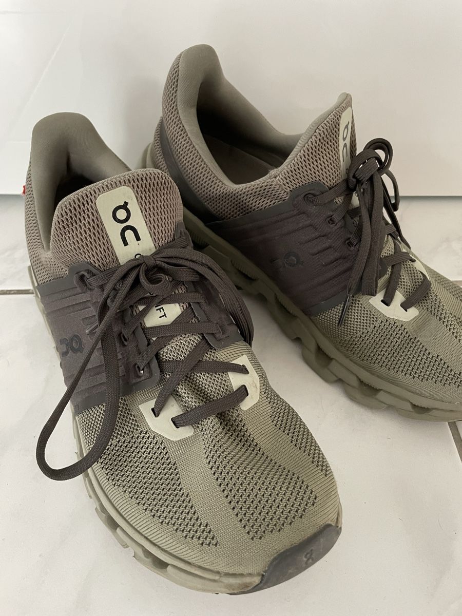 On Scarpe da uomo: On Schuhe Grösse 41, wie Neu – Nuovo (secondo la descrizione) da Pfeffikon LU venduto da bluepower7