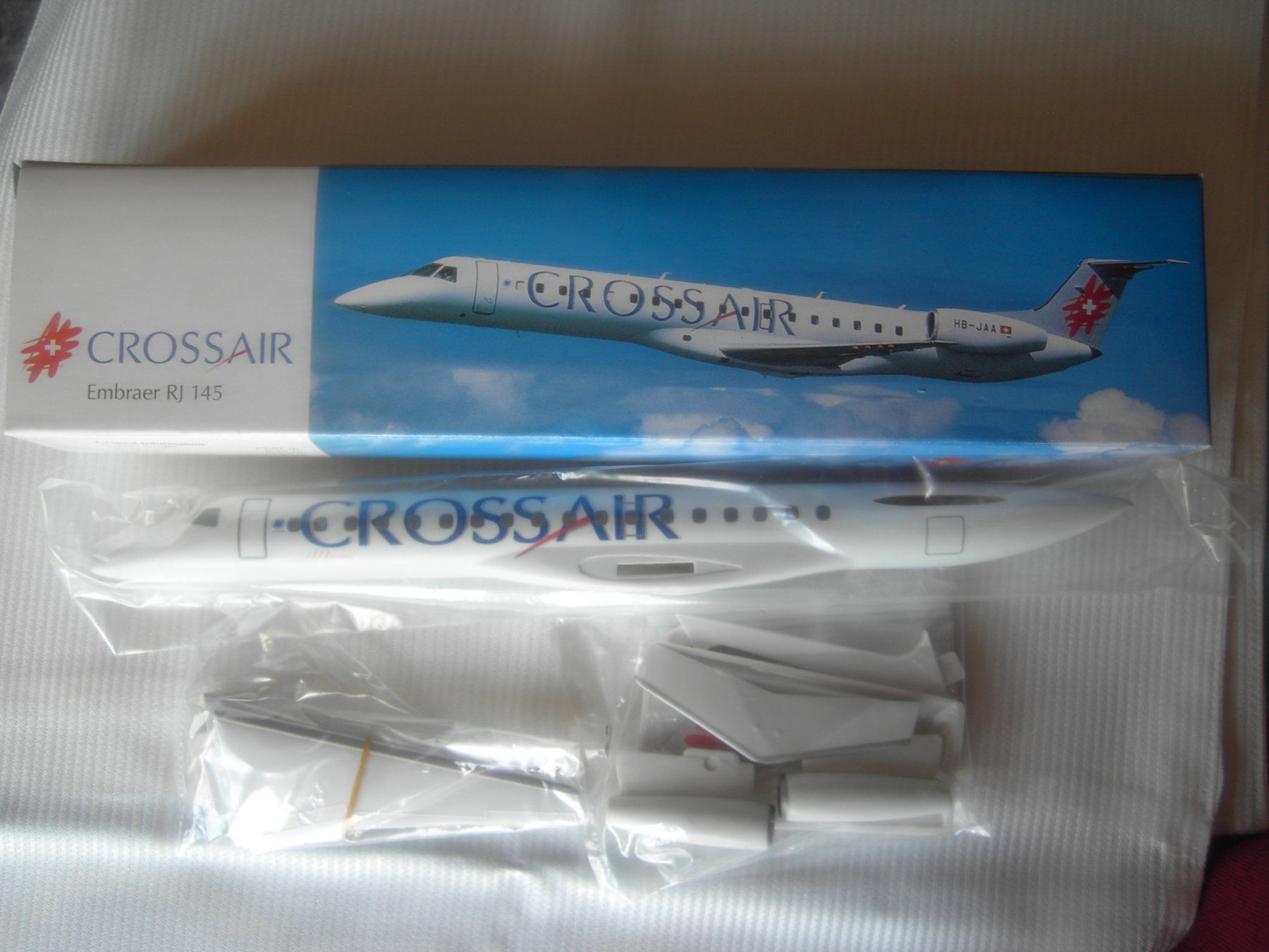 Crossair Kit di modellismo & Modellini statici: Crossair Embraer RJ 145 Modell – Nuovo e nell'imballaggio originale da Neuhausen a/Rhf venduto da phantong