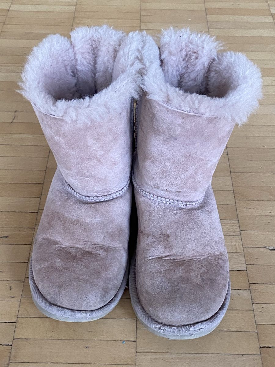 Ugg Chaussures filles: UGG Boots Rosa Gr 35 – D'occasion à Pfäffikon SZ par kohlie
