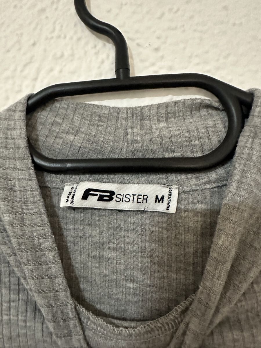 T-shirt: Graues T-Shirt – Nuovo (secondo la descrizione) da Wattwil venduto da betsar.13 1