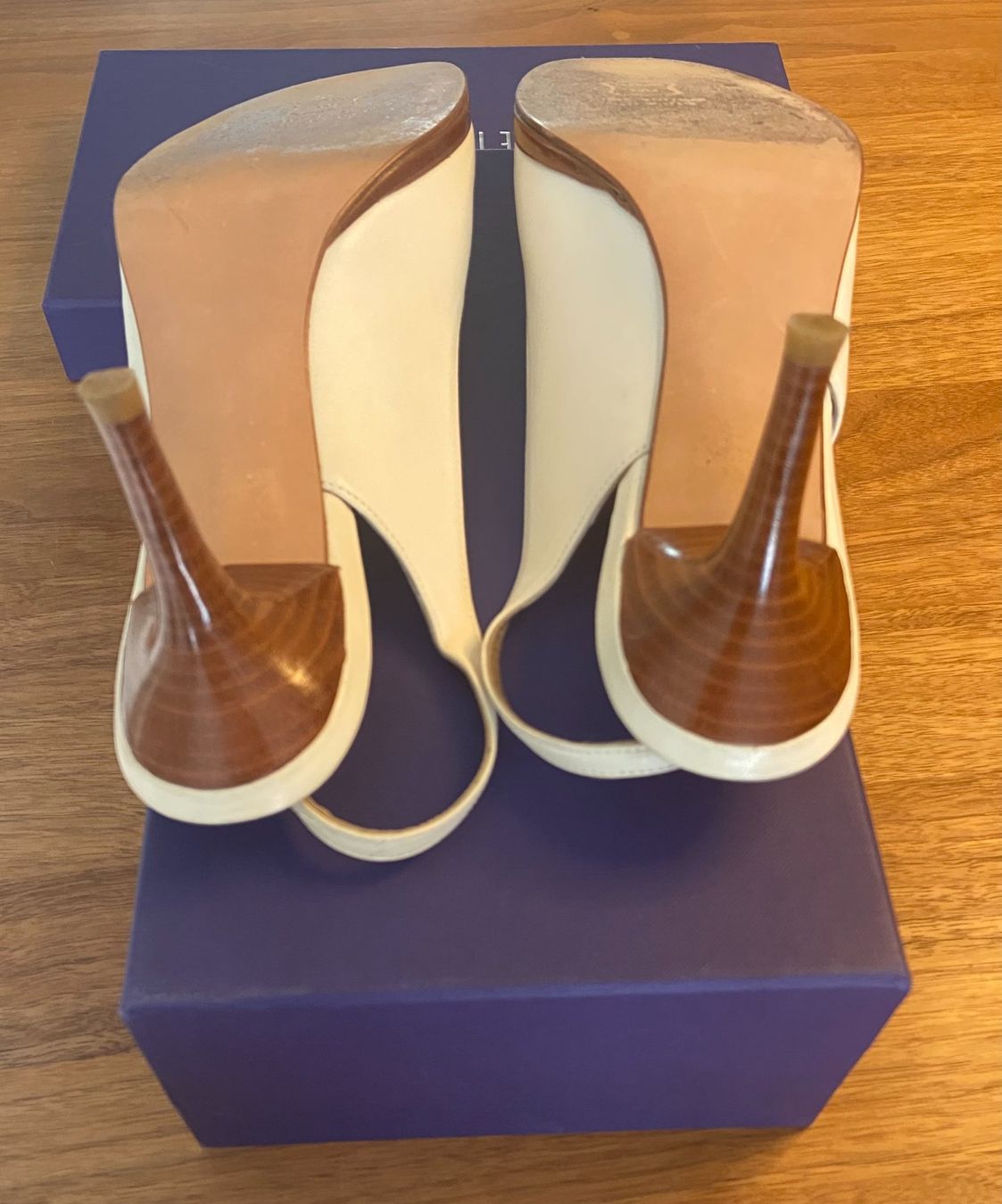 Stuart Weitzman Scarpe da donna: Stuart Weitzman Slingpumps, Elfenbein, Grösse 40, Top! – Nuovo (secondo la descrizione) da Männedorf venduto da hel_9l5y 4