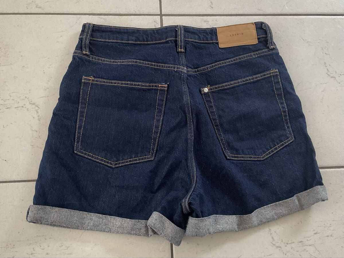 H&M Jeans: H&M Mom Shorts Regular fit Grösse 42 – Nuovo (secondo la descrizione) da Wenslingen venduto da dusty77 1