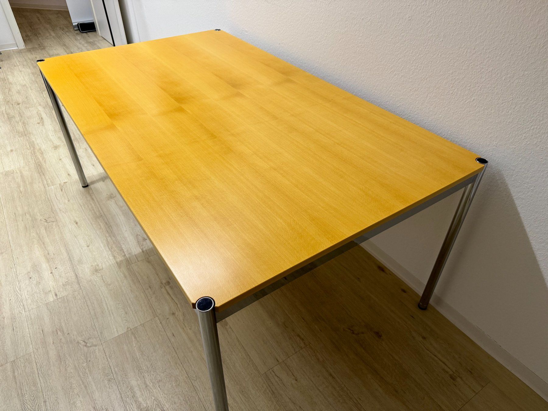 USM Tavoli: Designklassiker: USM Haller buche Tisch – Usato da Cham venduto da Urusch 2