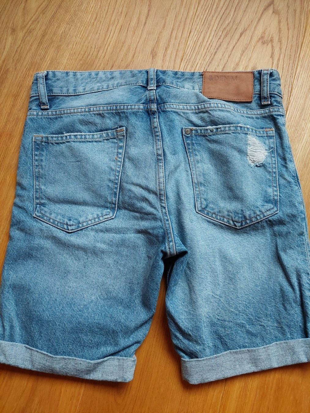 H&M Jeans: Jeans Shorts H&M Gr.28 / Gr.36 – Gebraucht aus Guttannen von zuberling 1