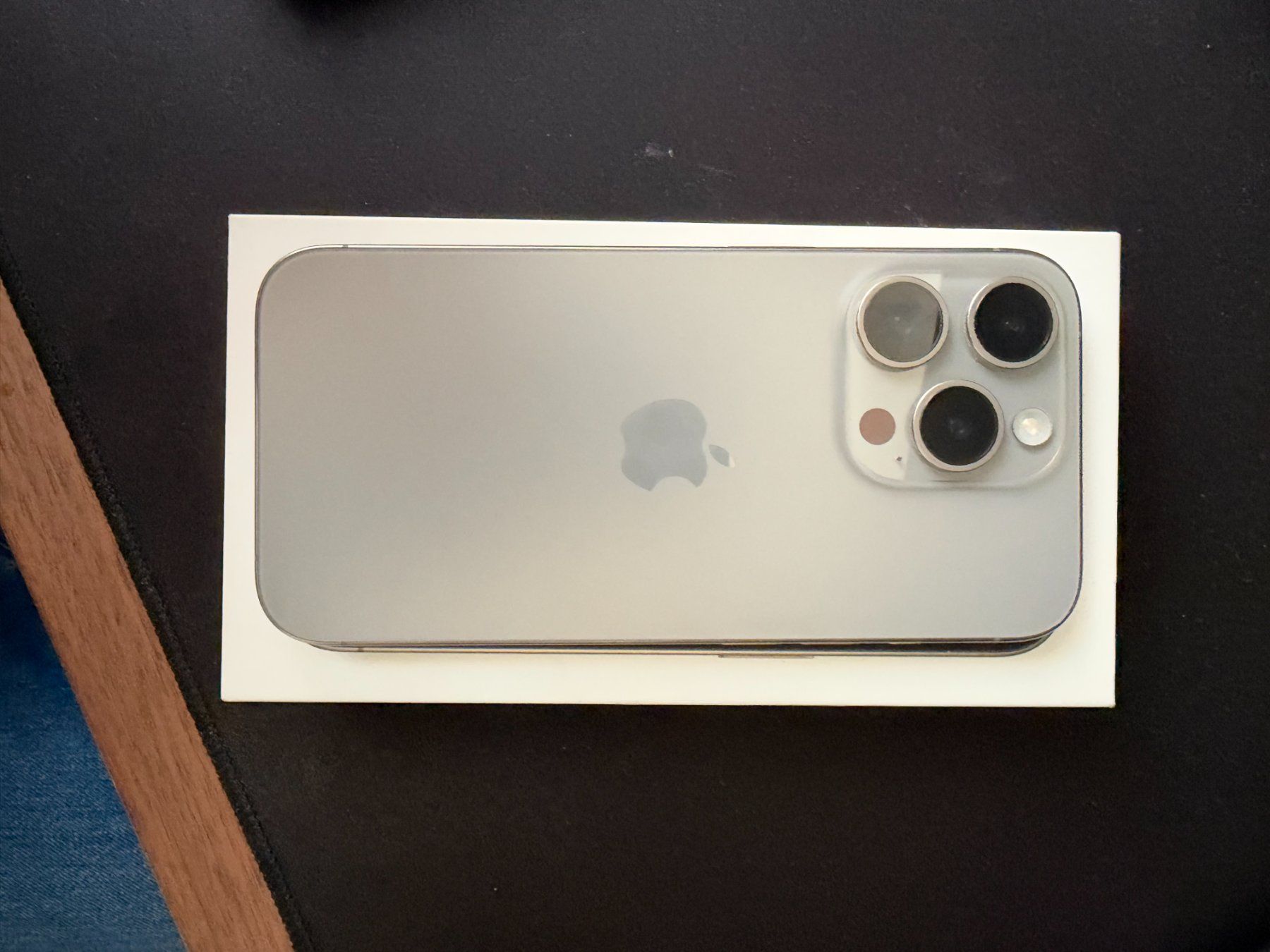 Apple Handys / Smartphones: Iphone 15 pro 256Gb Titane Naturel – Neu (gemäss Beschreibung) aus Genève von ale_c8ld