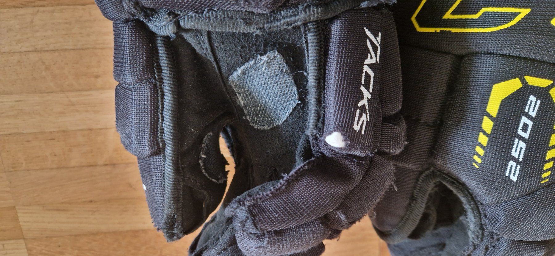 Ccm Protezioni & Imbottiture: Hockeyhandschuhe (ccm), Gr.  10" – Usato da Luzern venduto da Prusil 2