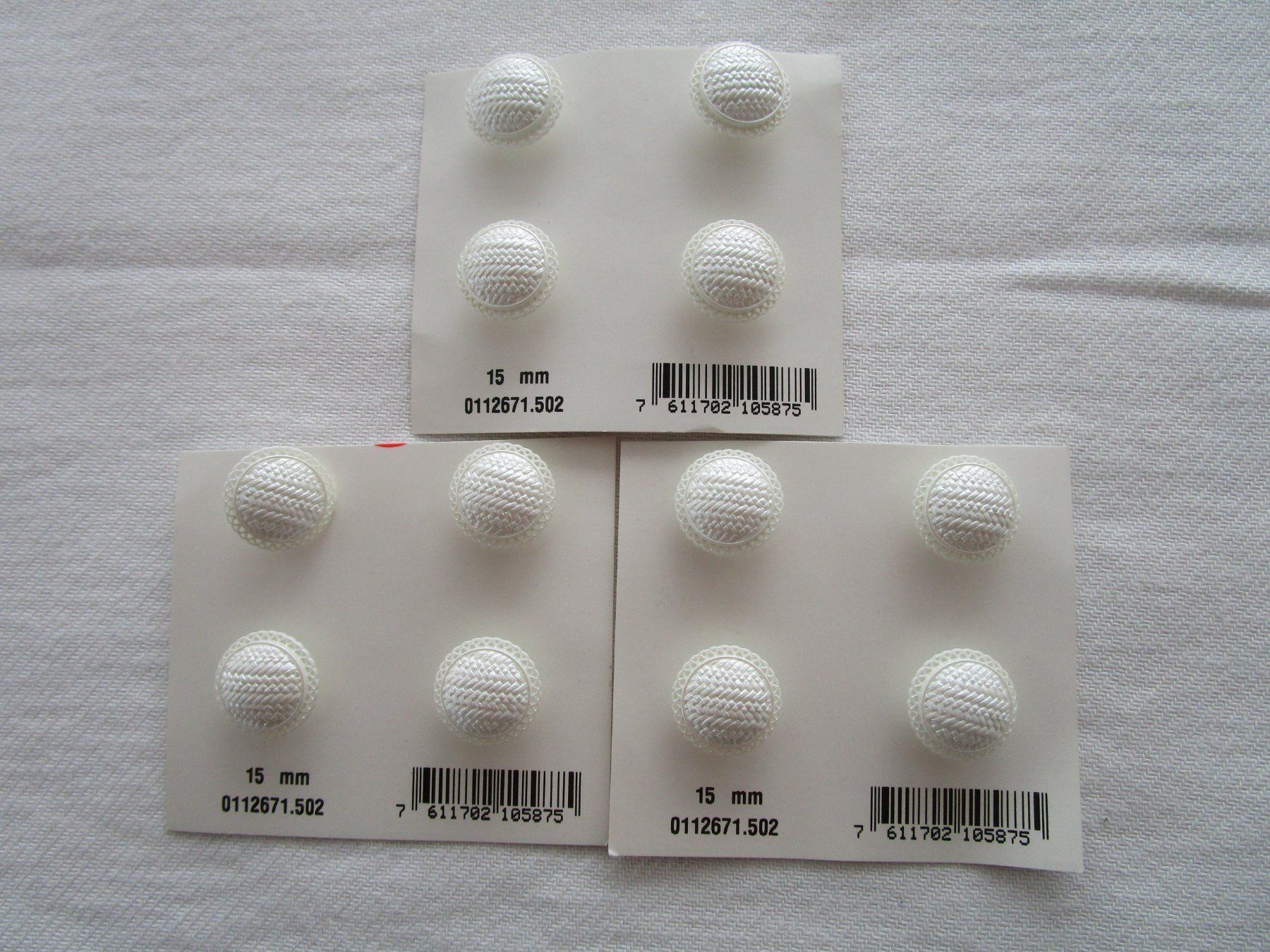 Boutons: Knöpfe – Neuf avec emballage d'origine à Grenchen par Uhus15