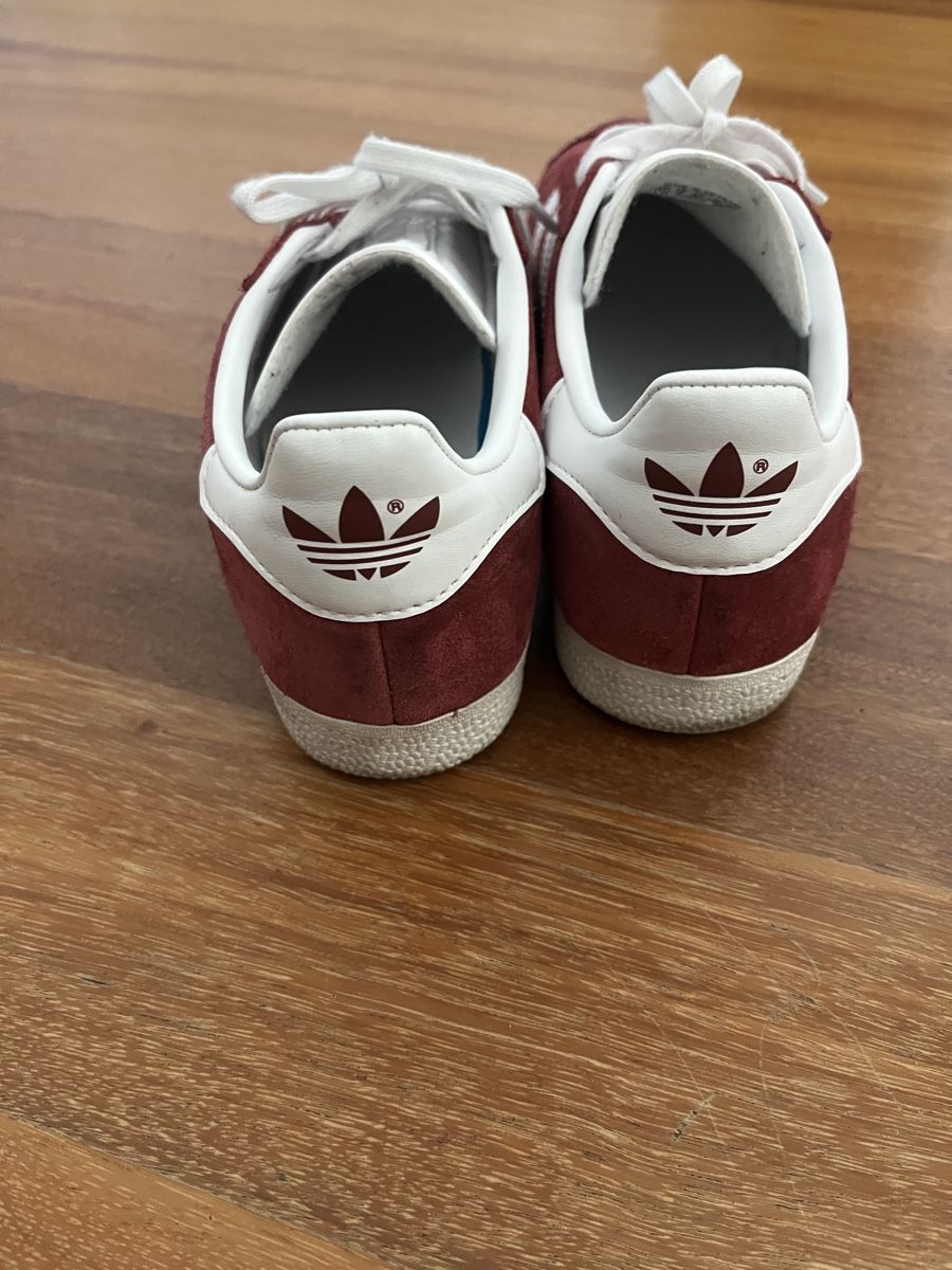 Adidas Damenschuhe: Adidas Gazelle bordeaux  – Gebraucht aus Stallikon von lasm 1