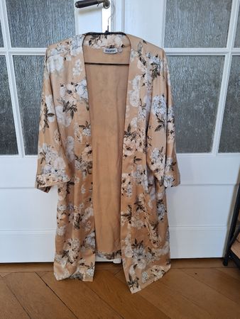 Kimono Maree beige motif floral effet soie 