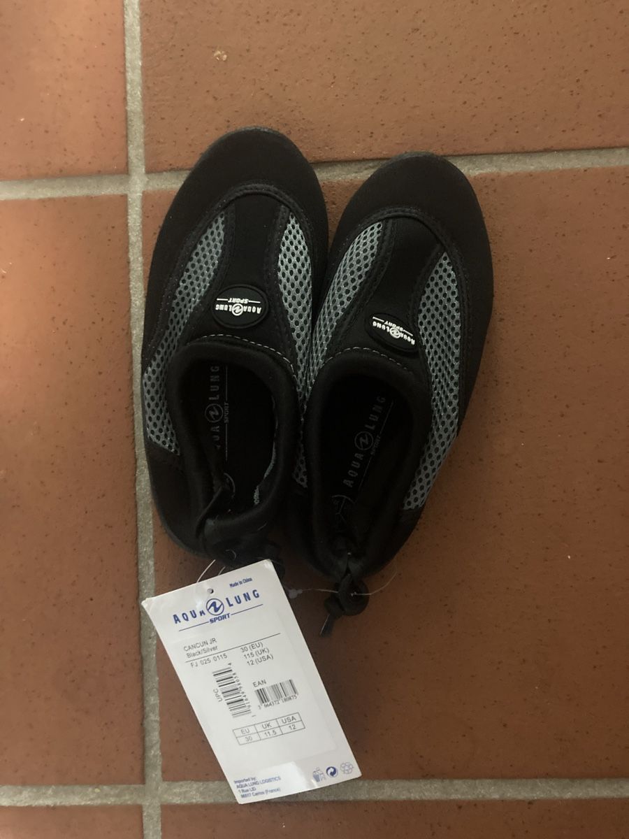 Scarpe per ragazzi: Badeschuhe / Wasserschuhe Gr. 30 – Nuovo e nell'imballaggio originale da Gachnang venduto da elvira007