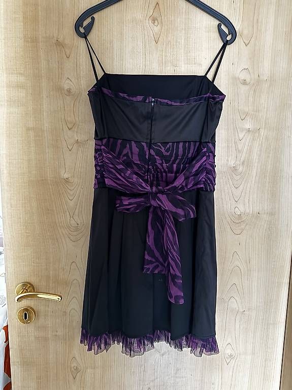 Vestiti: Cocktailkleid schwarz/violett Gr. 40 – Usato da Sarnen venduto da Sejosa15 1