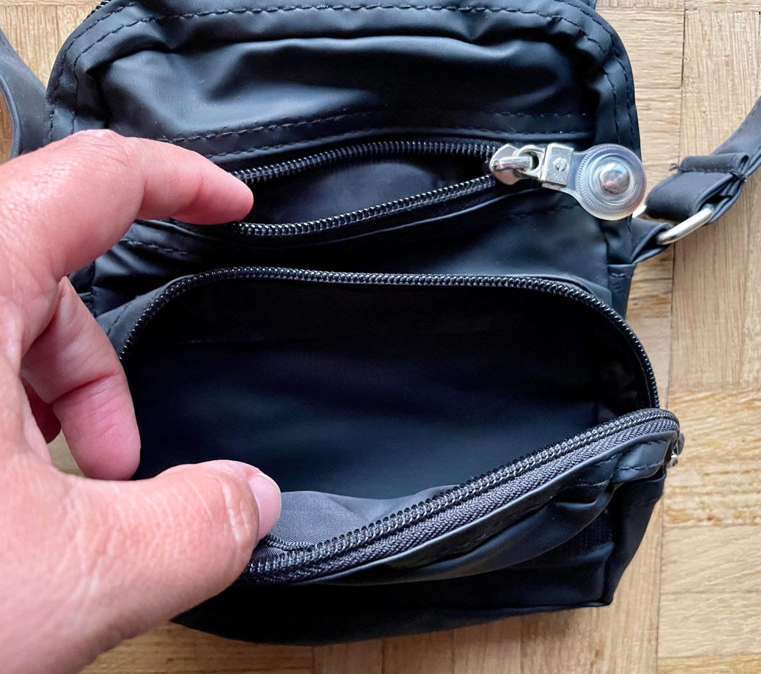 Taschen: Umhängetasche schwarz – Gebraucht aus Gümligen von soleil149 6