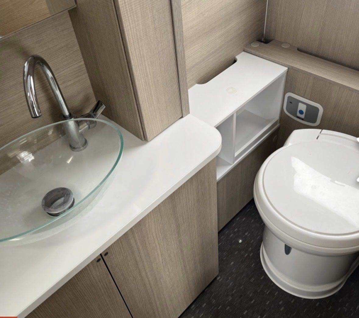 Adria Veicoli da campeggio: Wohnwagen Adria 572 UT – Usato da Bichwil venduto da Eugemeol 2