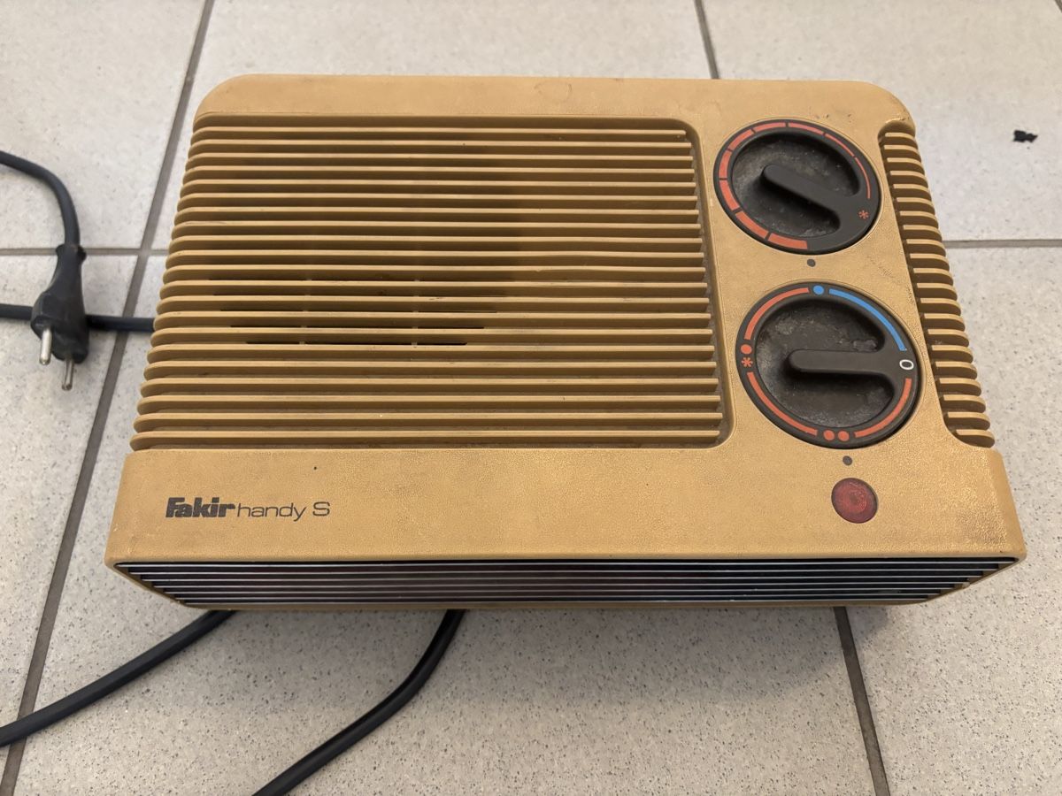Radiatori: Elektro Heizofen Fakir – Usato da Hinwil venduto da Spazzo