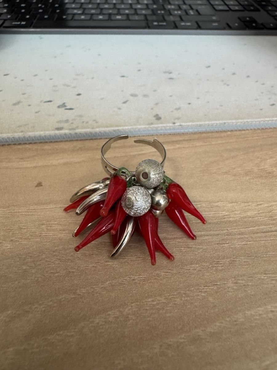 Anelli: Anello con peperoncini rossi e perline usato – Usato da Viganello venduto da BlackPanda0003