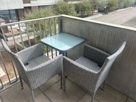 Balkontisch + 2 passende Stühle