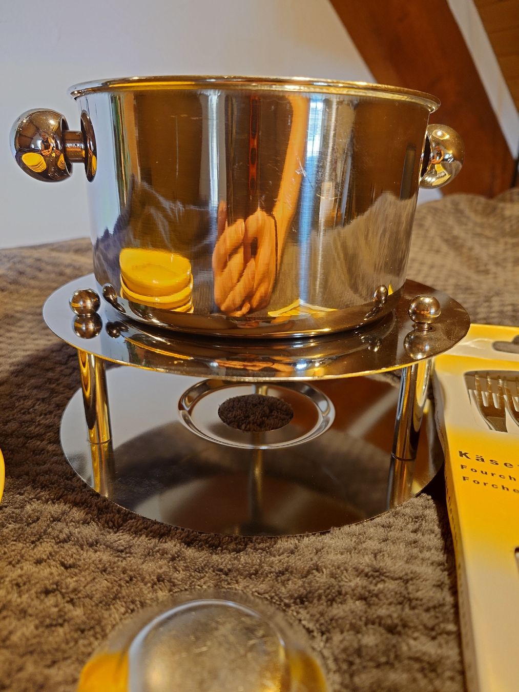 Set di piatti: Käsefondue-Set: Topf, 6 Teller, 6 Gabeln  – Nuovo (secondo la descrizione) da Einsiedeln venduto da Stradivarius0815 2