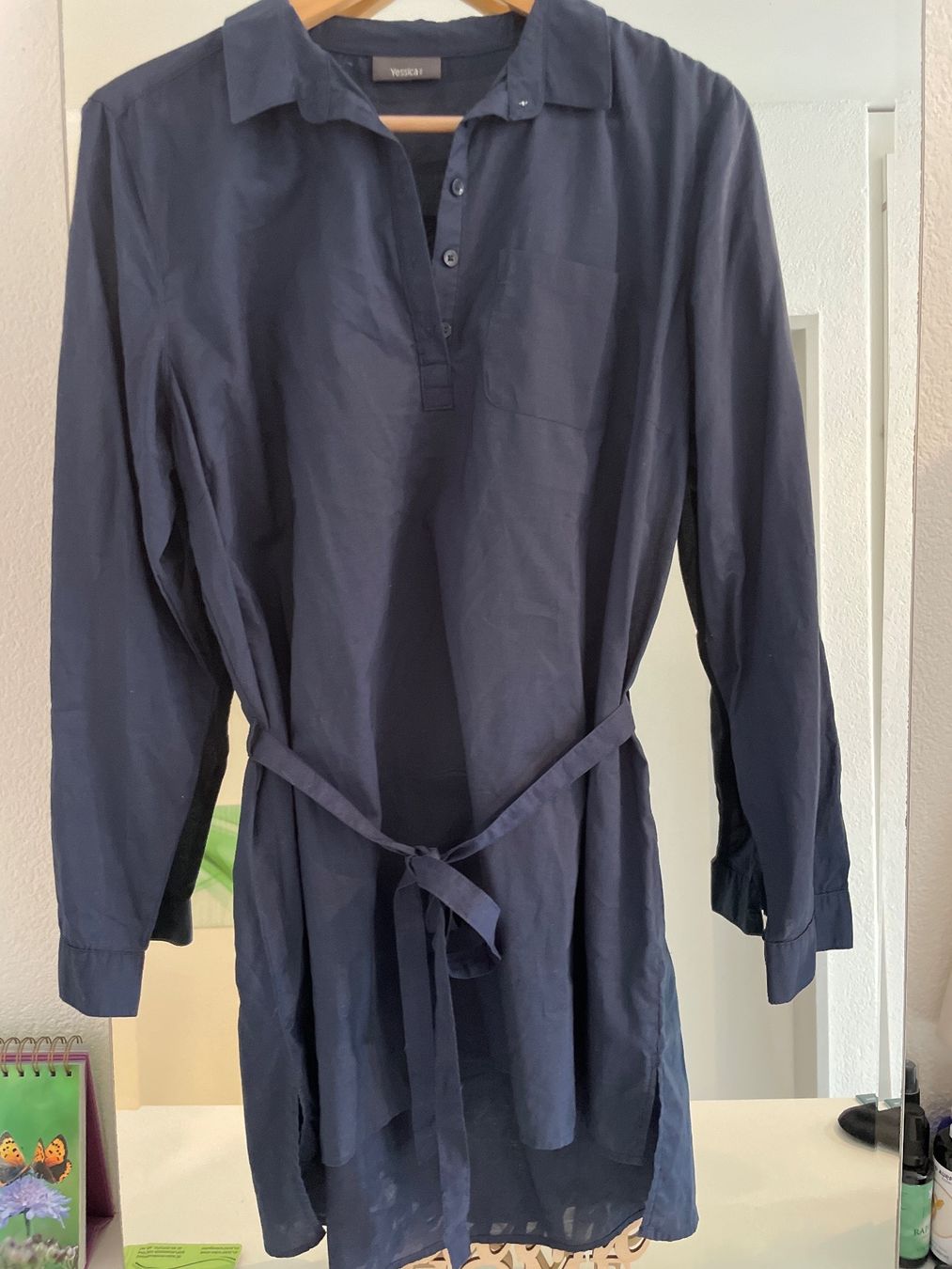 Camicette: dunkelblaue Oversize Bluse mit Gürtel Baumwolle Gr.42 – Usato da Küssnacht am Rigi venduto da Monimaus03