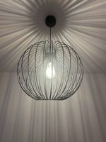 Schöne Hängelampe, Metalldraht, neuwertig, schwarz