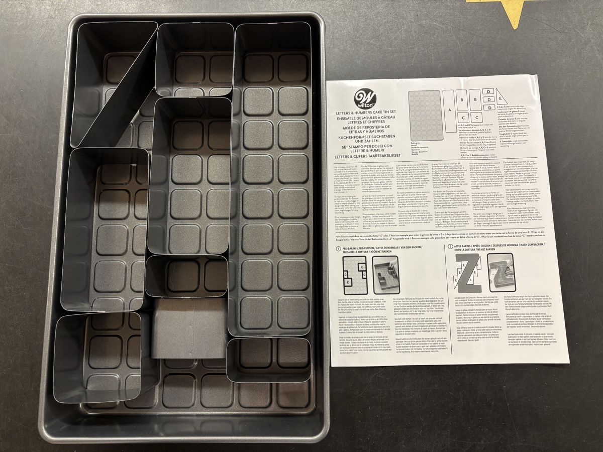 Moules à gâteaux: Wilton Zahlen & Buchstaben Backform – D'occasion à Büren an der Aare par Nikito2001