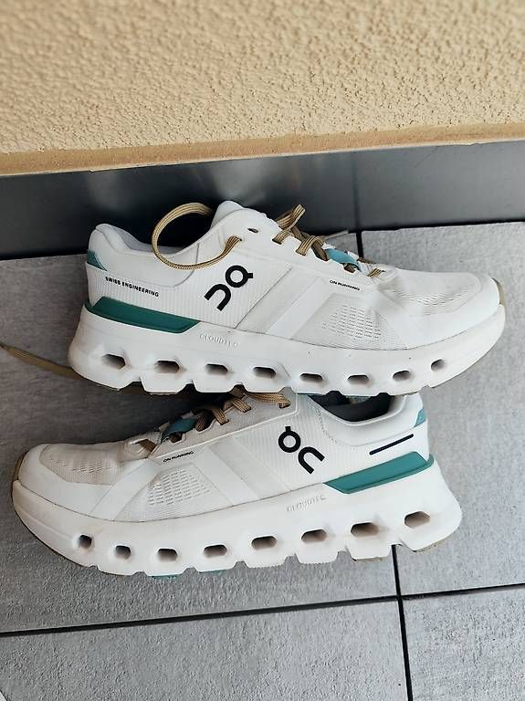 Scarpe da uomo: On Schuhe cloudrunner 2 Grösse 41 – Usato da Nottwil venduto da Fresh03