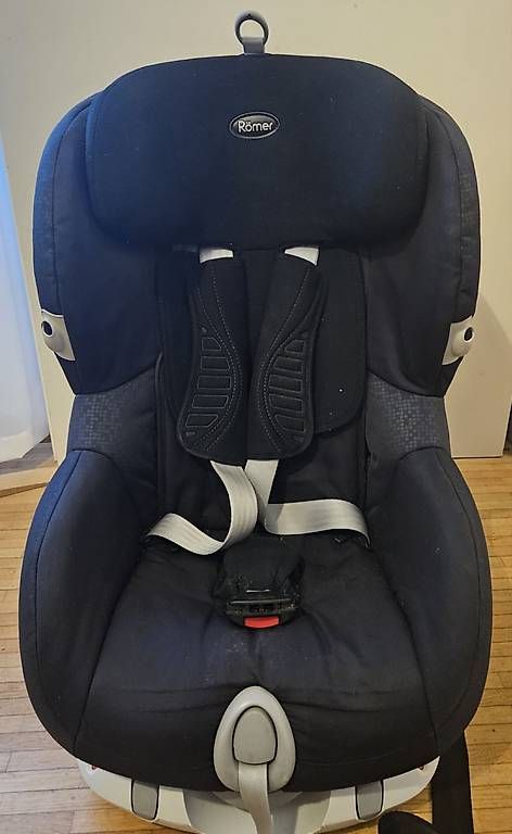 Seggiolini per auto: Autositz / Römer / Isofix / 9-18 kg – Usato da St. Gallen venduto da RuppiX