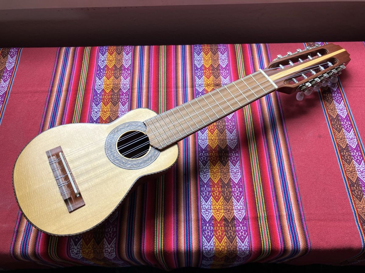 Strumenti musicali: Charango aus Peru, spielbereit - mit Tasche – Usato da Dornach venduto da SantiagoZG