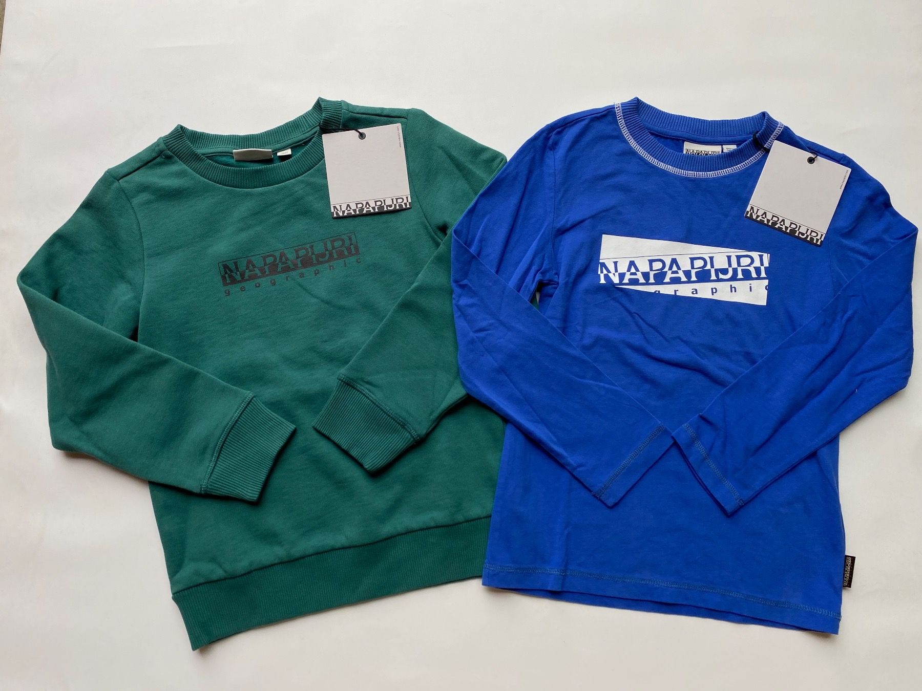 Napapijri Maglioni & Felpe: Napapijri Pull Enfants Taille 8 ans -50% – Nuovo e nell'imballaggio originale da Orbe venduto da D-stockFactory-Orbe