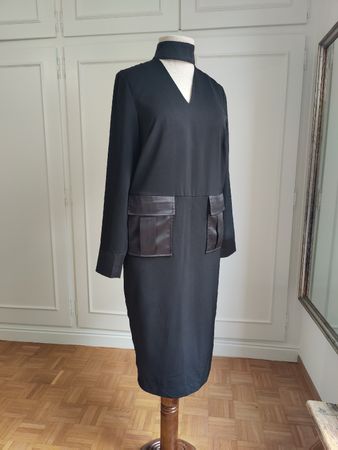 Elegant ASOS WHITE Long-Sleeve LBD Dress