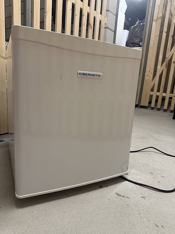 Congelatori: Gefrierschrank Kibernetik 32L – Usato da Niederweningen venduto da ScaredyCat
