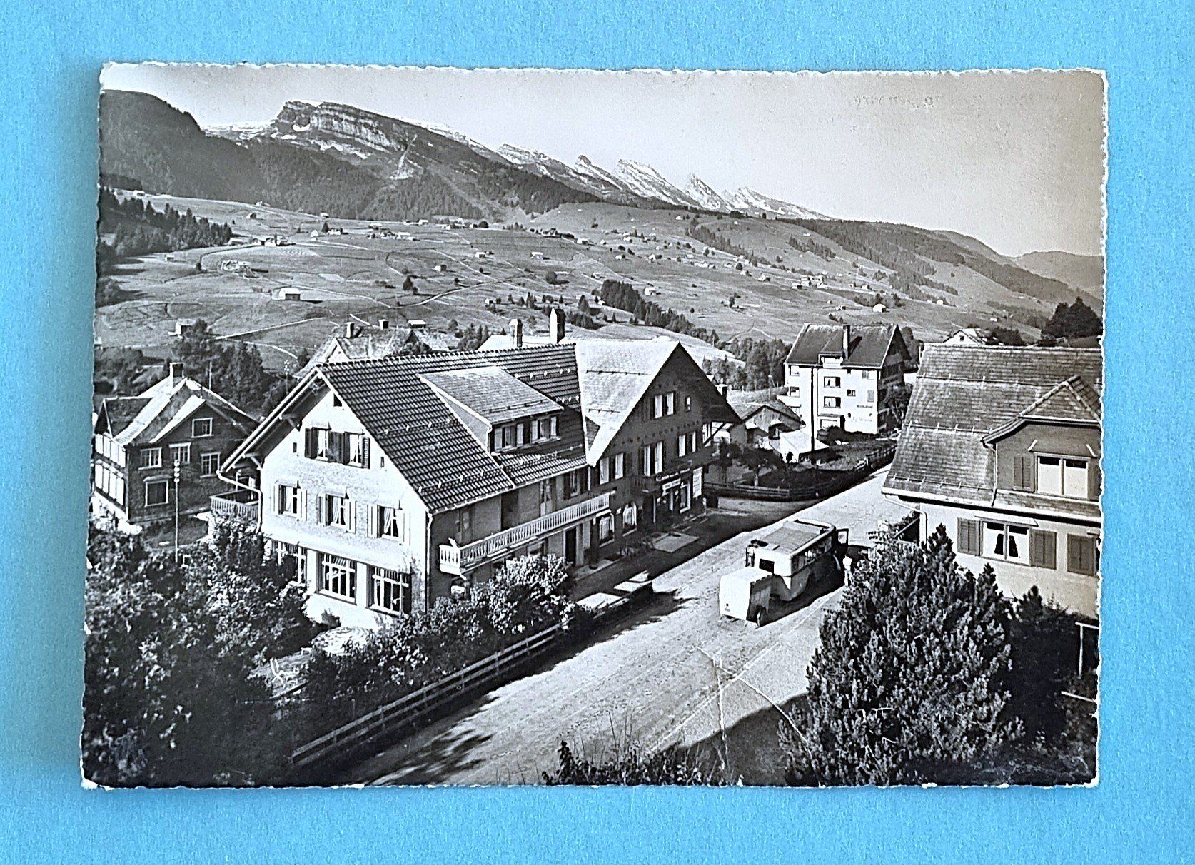 Cartoline postali: Wildhaus - Kurhaus Alpenblick - Postauto Halt – Usato da Rothrist venduto da RROENK