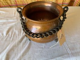 Kupferkessel mit Kette und Füssen ca. 15cm H 20cm B