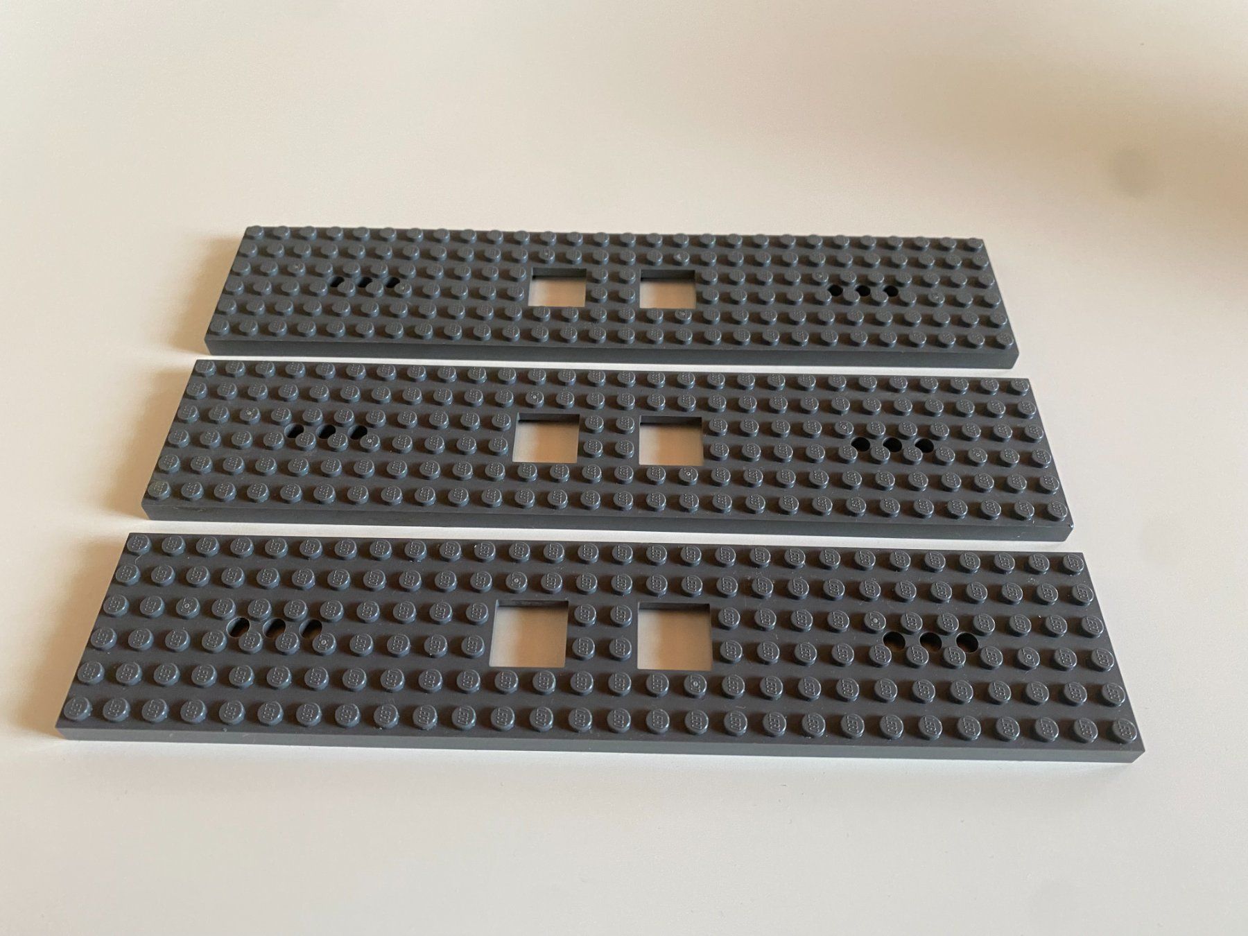 Lego Spielzeuge: LEGO - 3 - GRAUE - EISENBAHN - PLATTEN – Gebraucht aus Gelterkinden von ajdt4