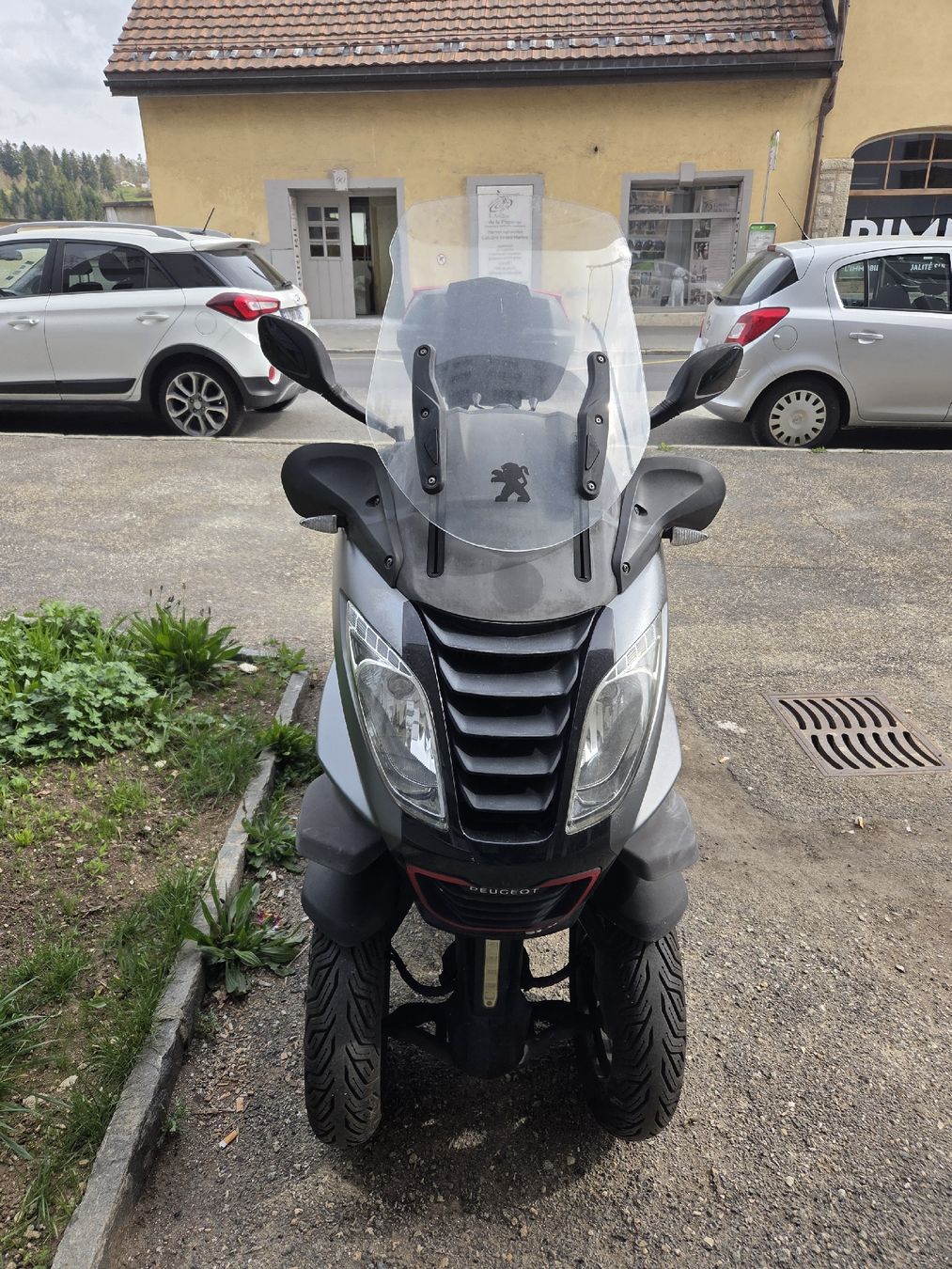 Peugeot Scooter: Peugeot Metropolis 400RS – Usato da La Chaux-de-Fonds venduto da tan_hk7p