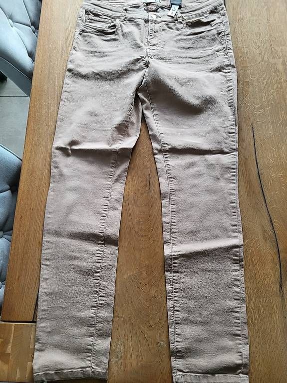 Pantaloni: Pantalon femme – Usato da Ecuvillens venduto da loloall 2