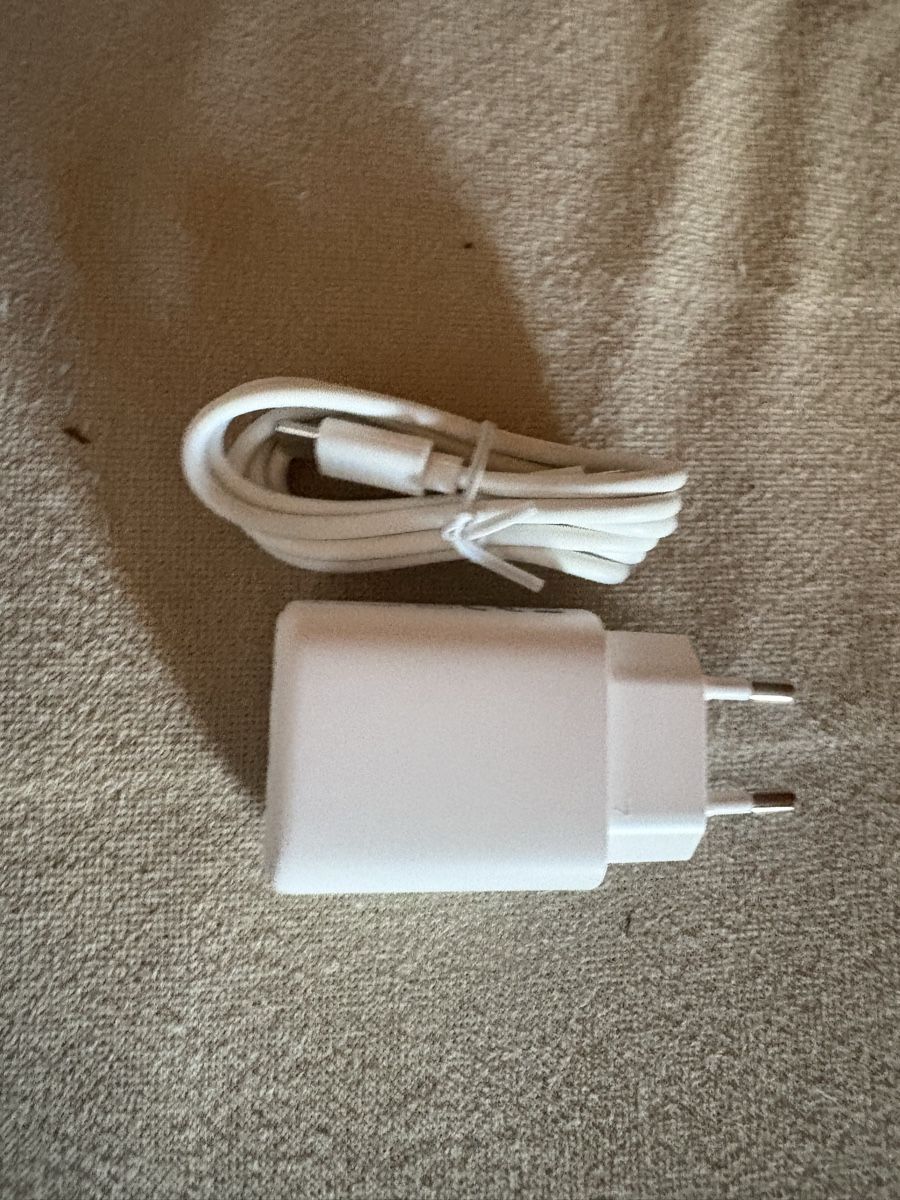 Chargements: Ladegerät mit Kabel Neuwertig – Neuf (Voir description) à aarwangen par mikemog 2