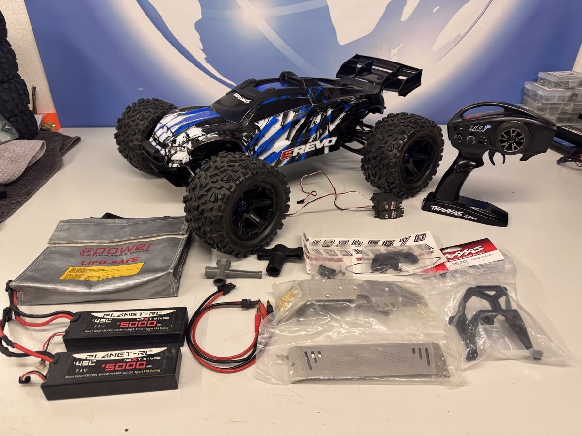 Traxxas Modellismo RC: Traxxas E-Revo 2.0 mit Lipos und Tuning – Usato da Bürglen TG venduto da Aruban 2