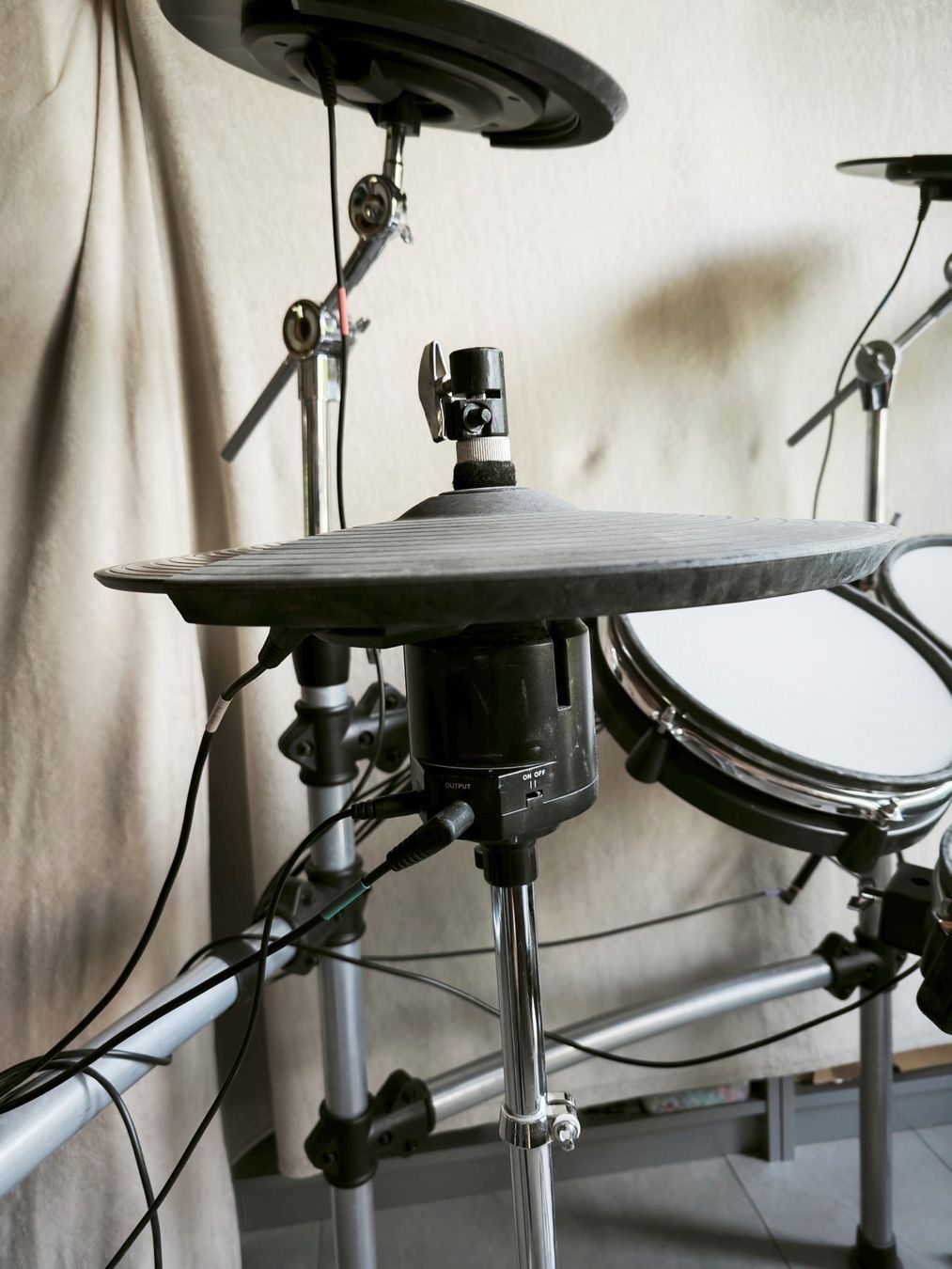 Strumenti musicali: Schlagzeug E-Drum FAME mit Zubehör – Usato da Winterthur venduto da Amboss538 4