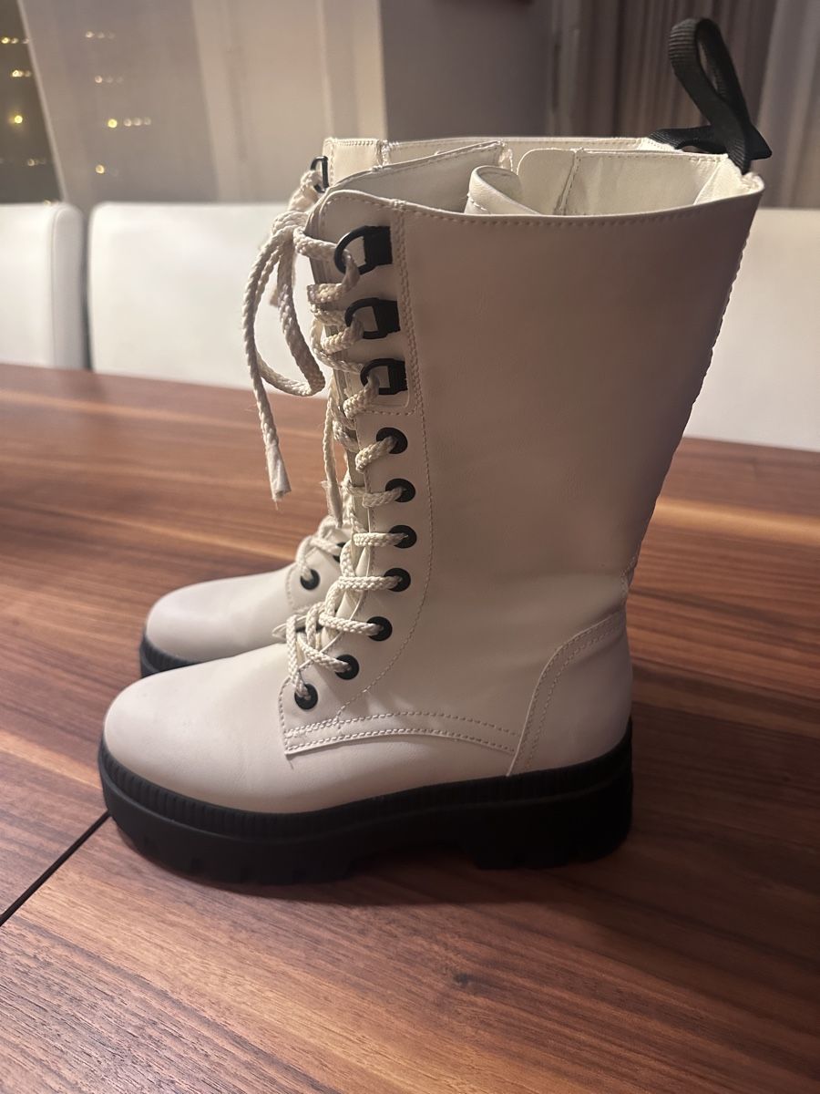 Bench Scarpe da donna: Bench Stiefel weiss Gr. 38 wie neu – Nuovo (secondo la descrizione) da Kriens venduto da Pilatu