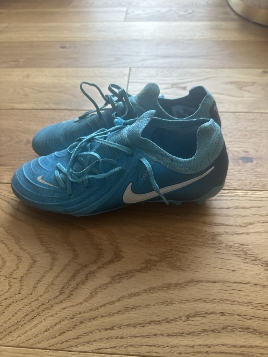 Autre équipement outdoor: Crampons Nike – D'occasion à Founex par reb_fws9 1