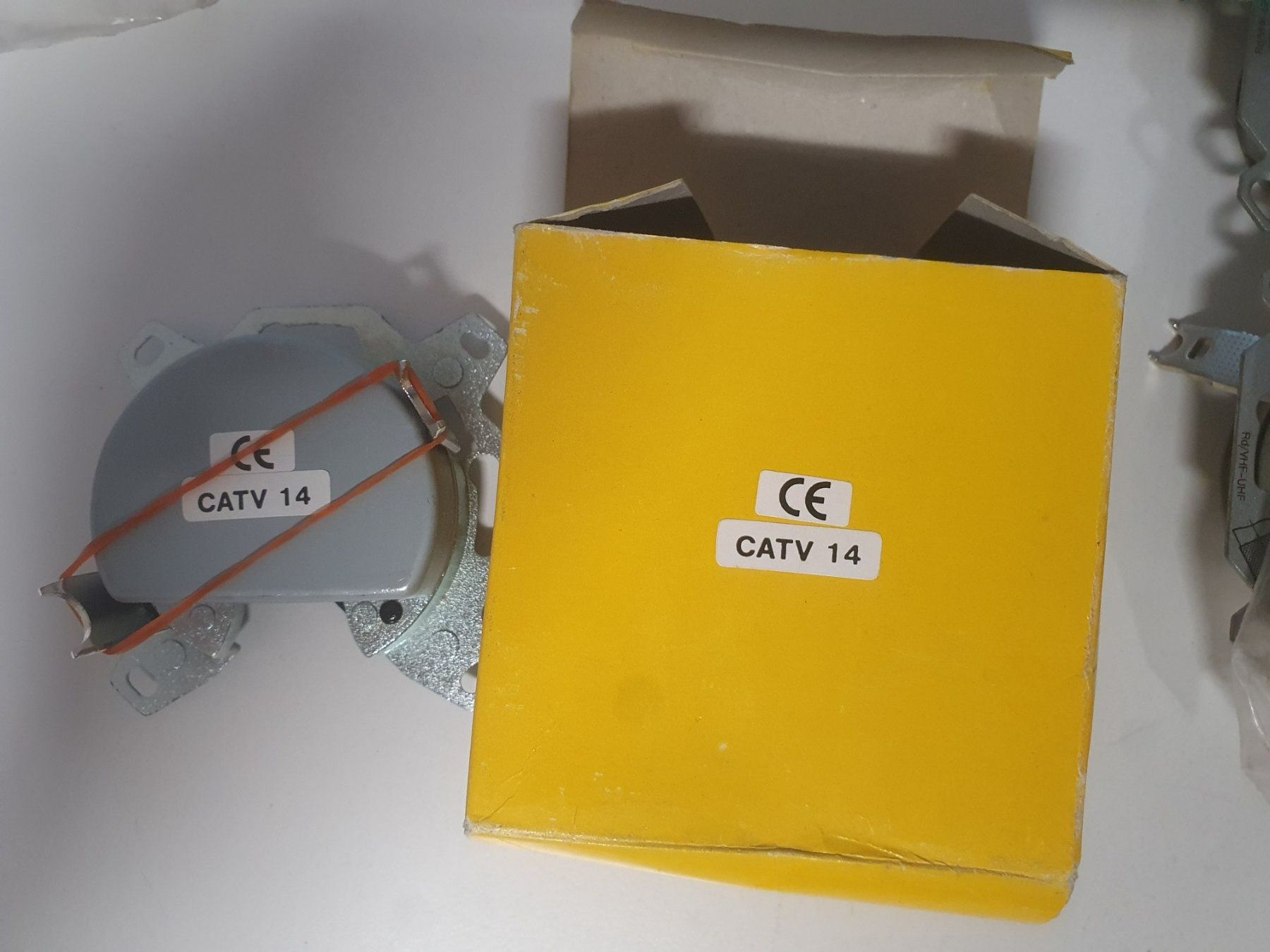 Spine: tv Dose Antennendose catv14 up – Nuovo e nell'imballaggio originale da Zürich venduto da Alibaba1234 2